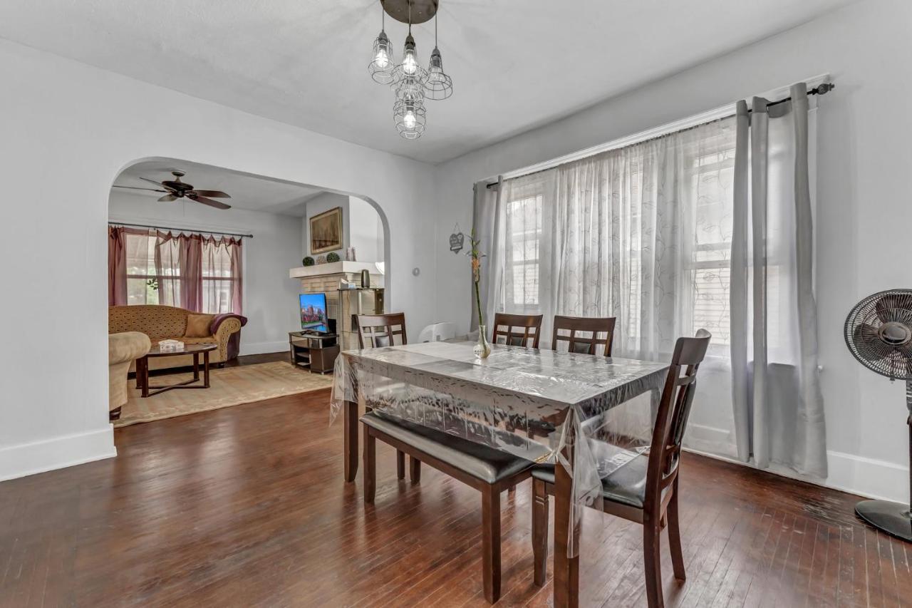 Renovated Main Floor Large 3 Bed House Villa Buffalo Bagian luar foto